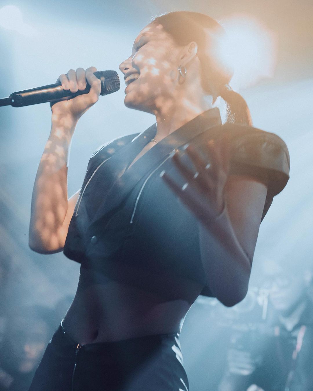 Hình nền Miu Lê với thân hình <a href=