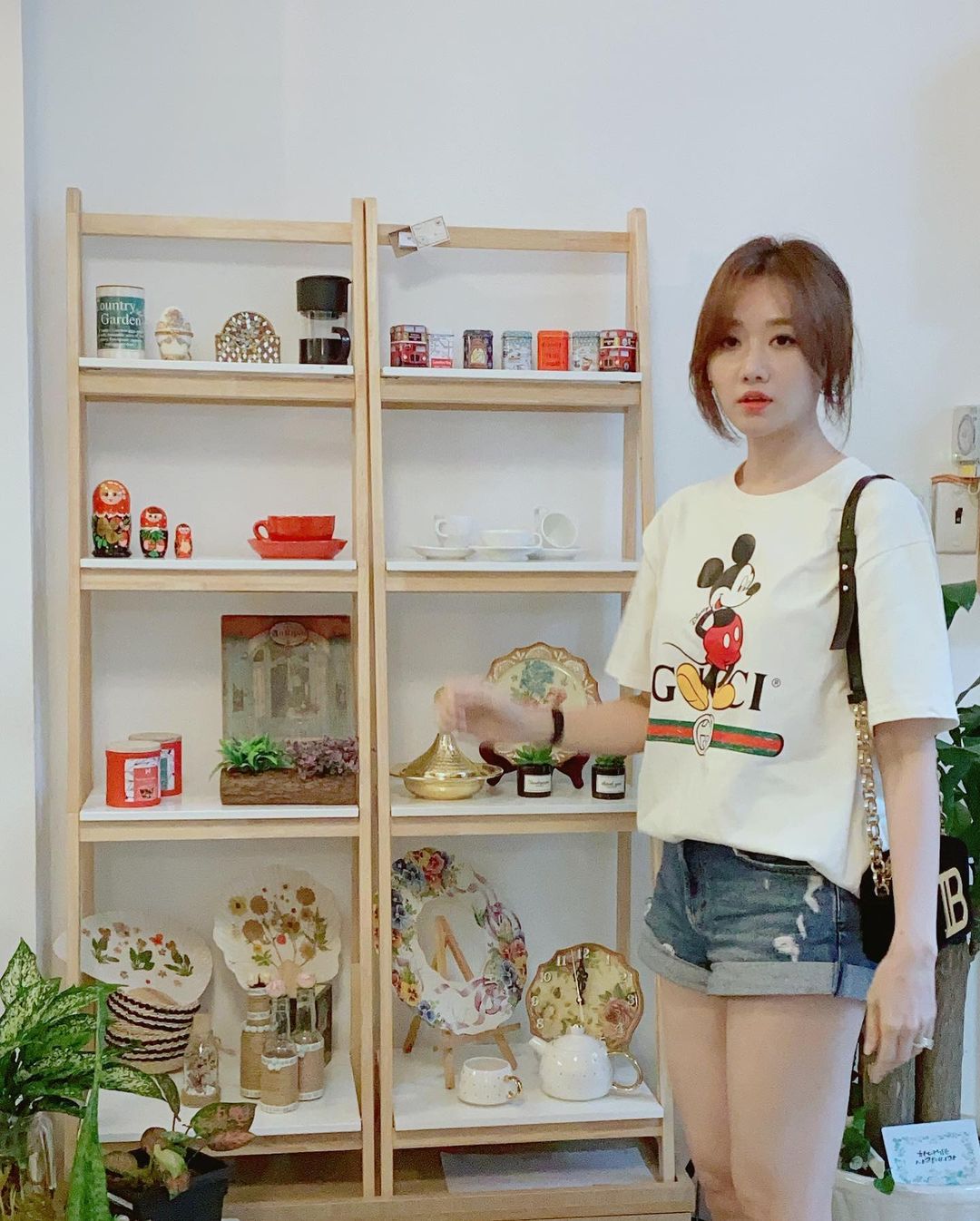 Hari Won khoe thân hình nóng bỏng trong bộ bikini