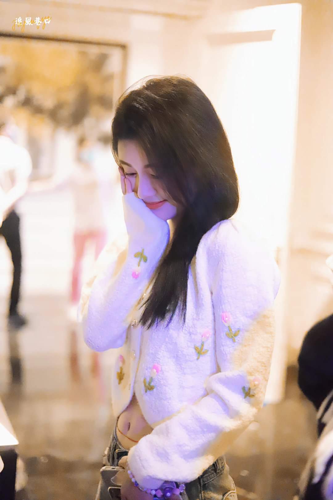 Hình ảnh mèo Cúc Tịnh Yi Nguyệt trong trang phục chibi với khuôn mặt xinh đẹp By <a href=