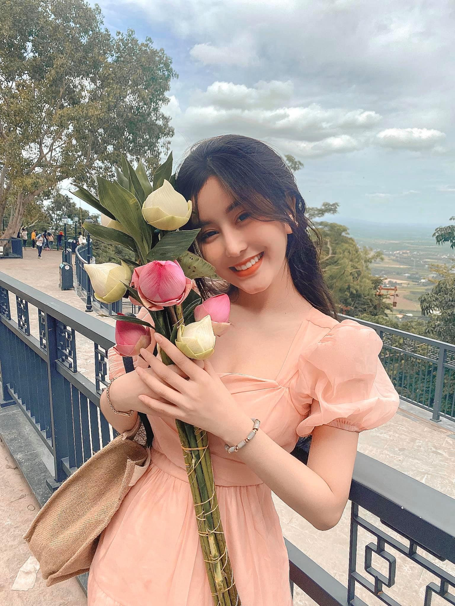 Hình nền dễ thương cho bé gái có khuôn mặt xinh đẹp By <a href=