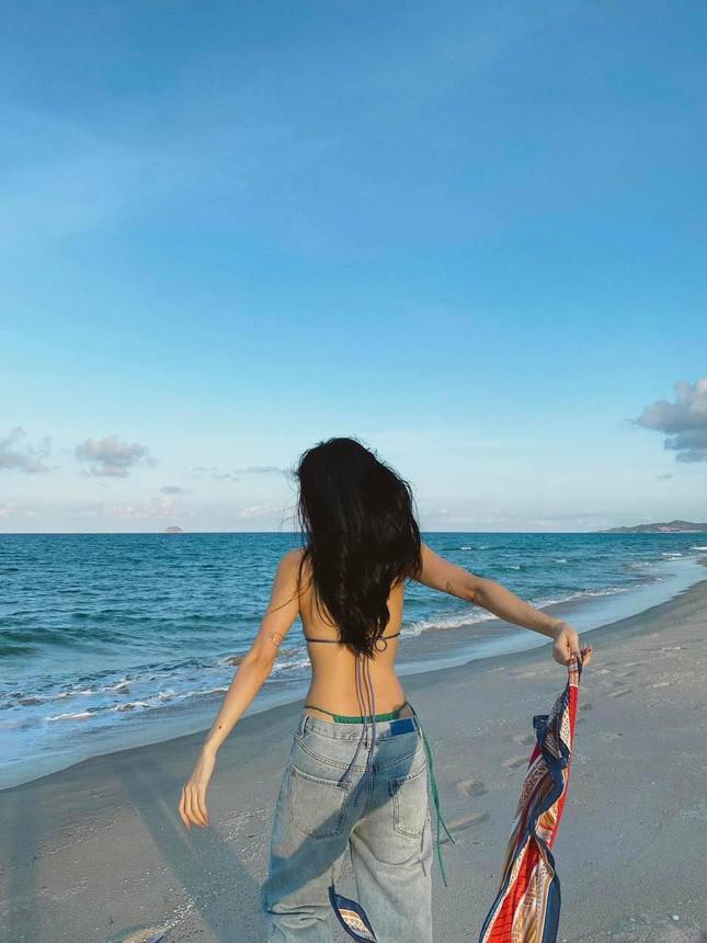 Hình ảnh đẹp của Bích Phương trong trang phục bikini <a href=