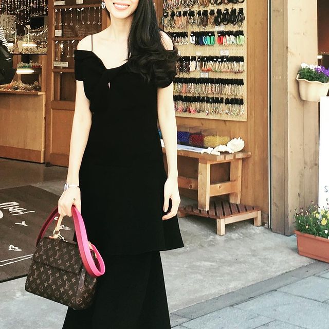 Trong bộ sưu tập của mình, gương mặt xinh đẹp <a href=