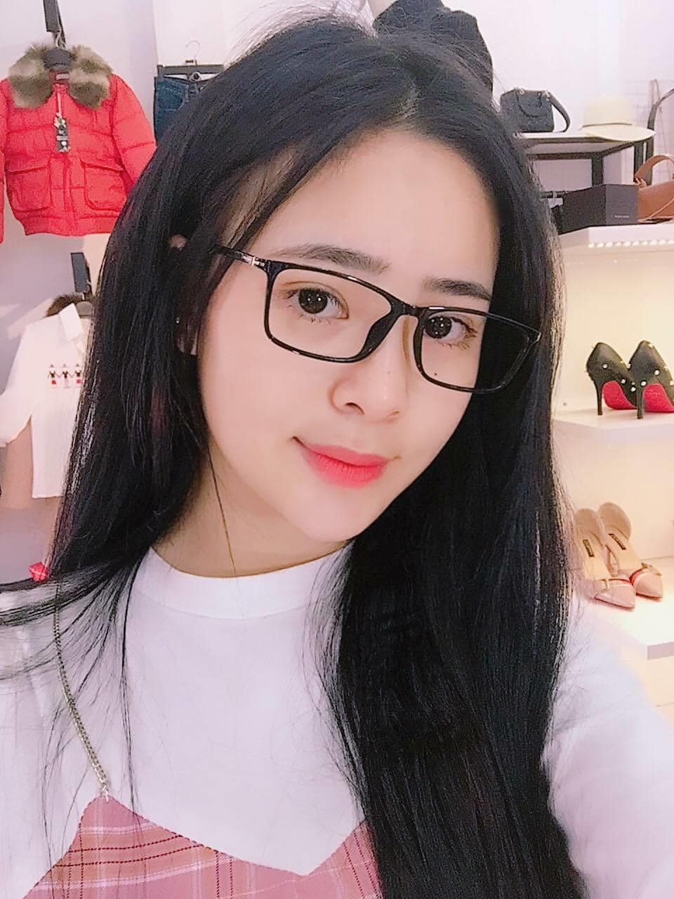 Ảnh gái đeo kính xinh hot hiện nay