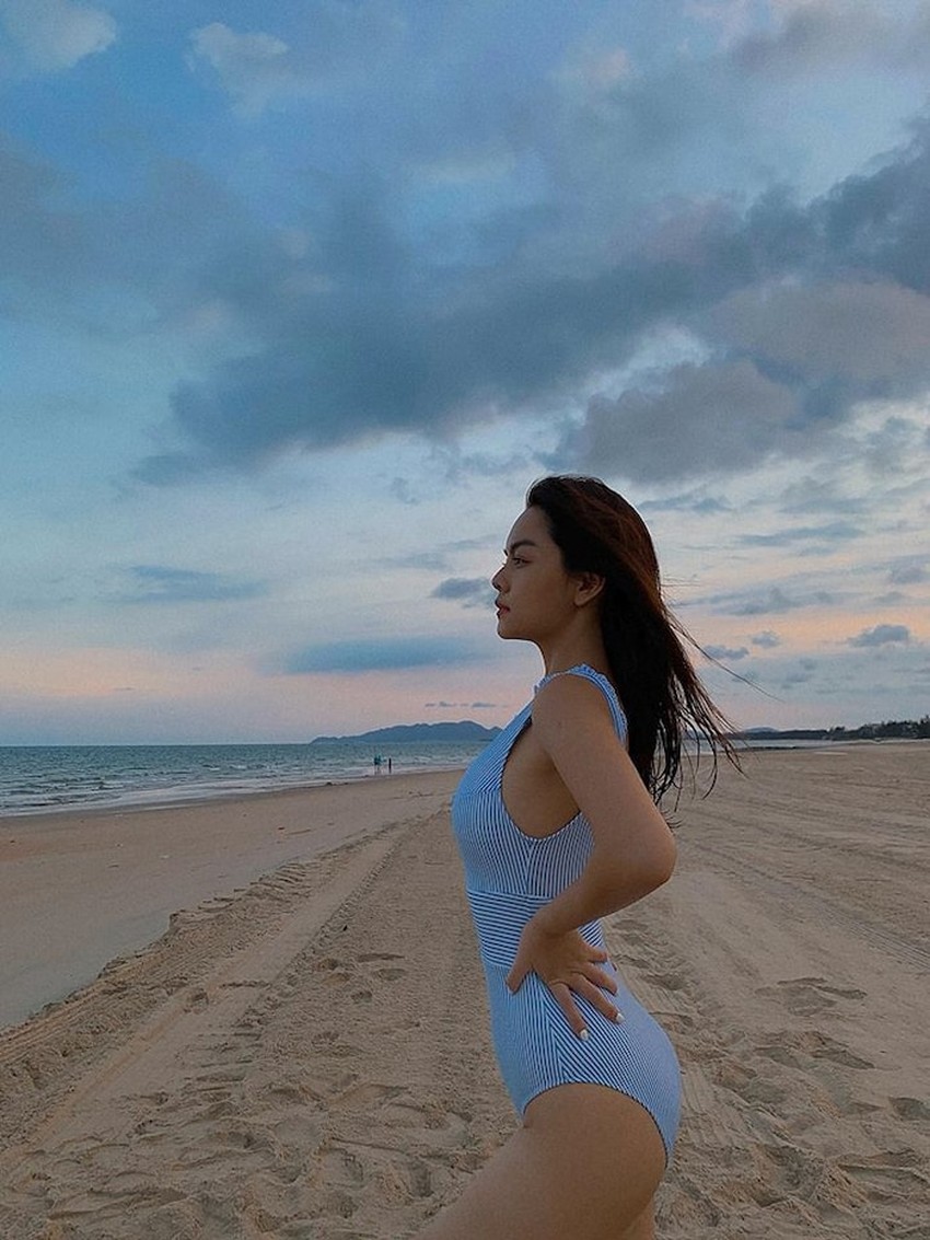 Ngắm bộ ảnh cực sexy mới cập nhật của Phạm Quỳnh Anh trong trang phục bikini <a href=