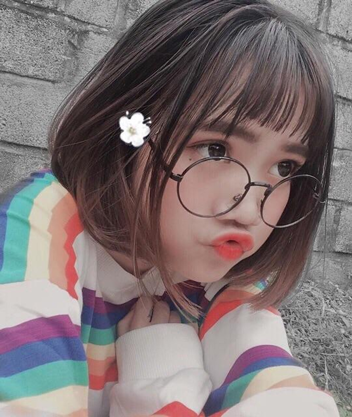 Ảnh về cô gái có mái tóc ngắn và khuôn mặt xinh đẹp By <a href=