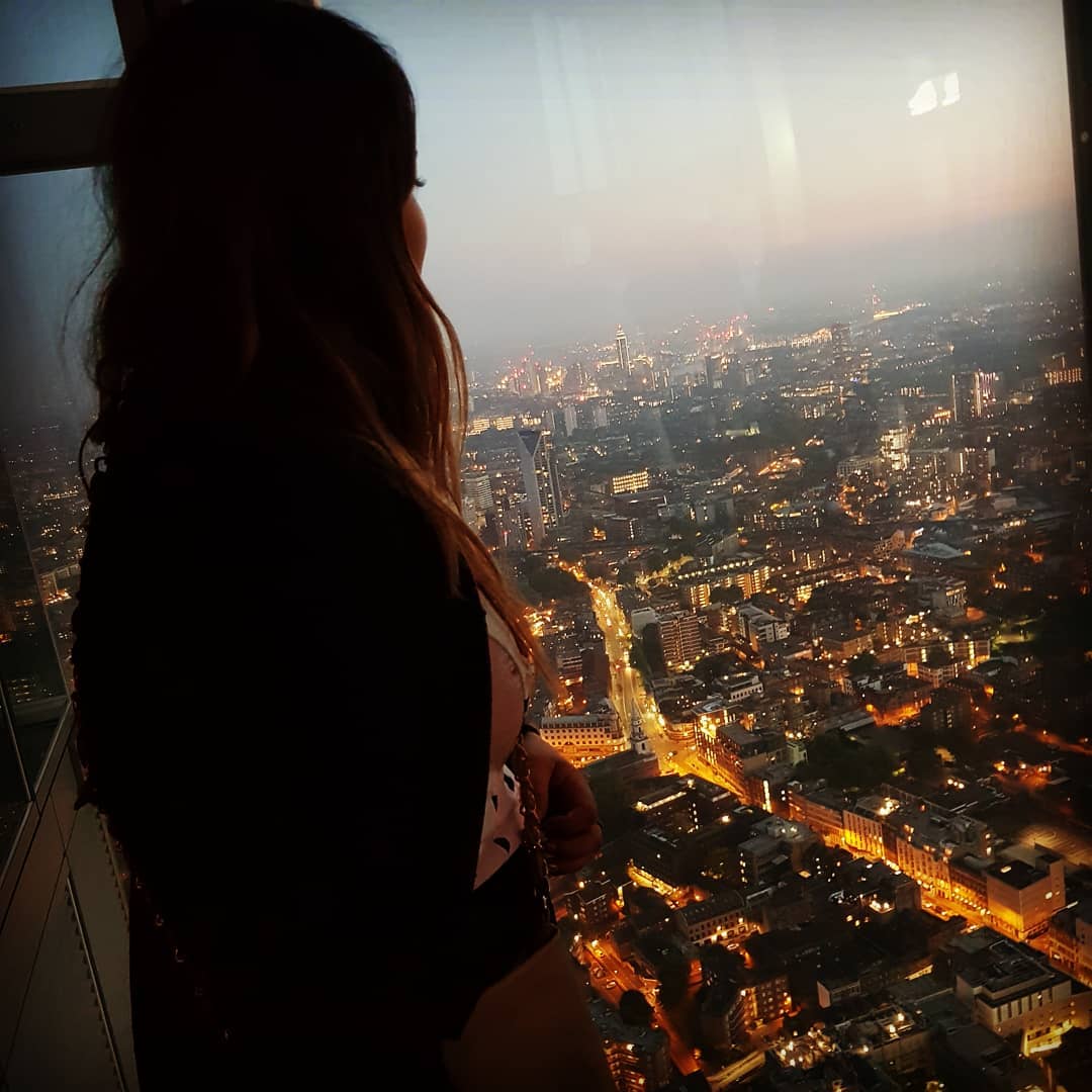 Ảnh cô gái buồn giấu khuôn mặt xinh đẹp By <a href=