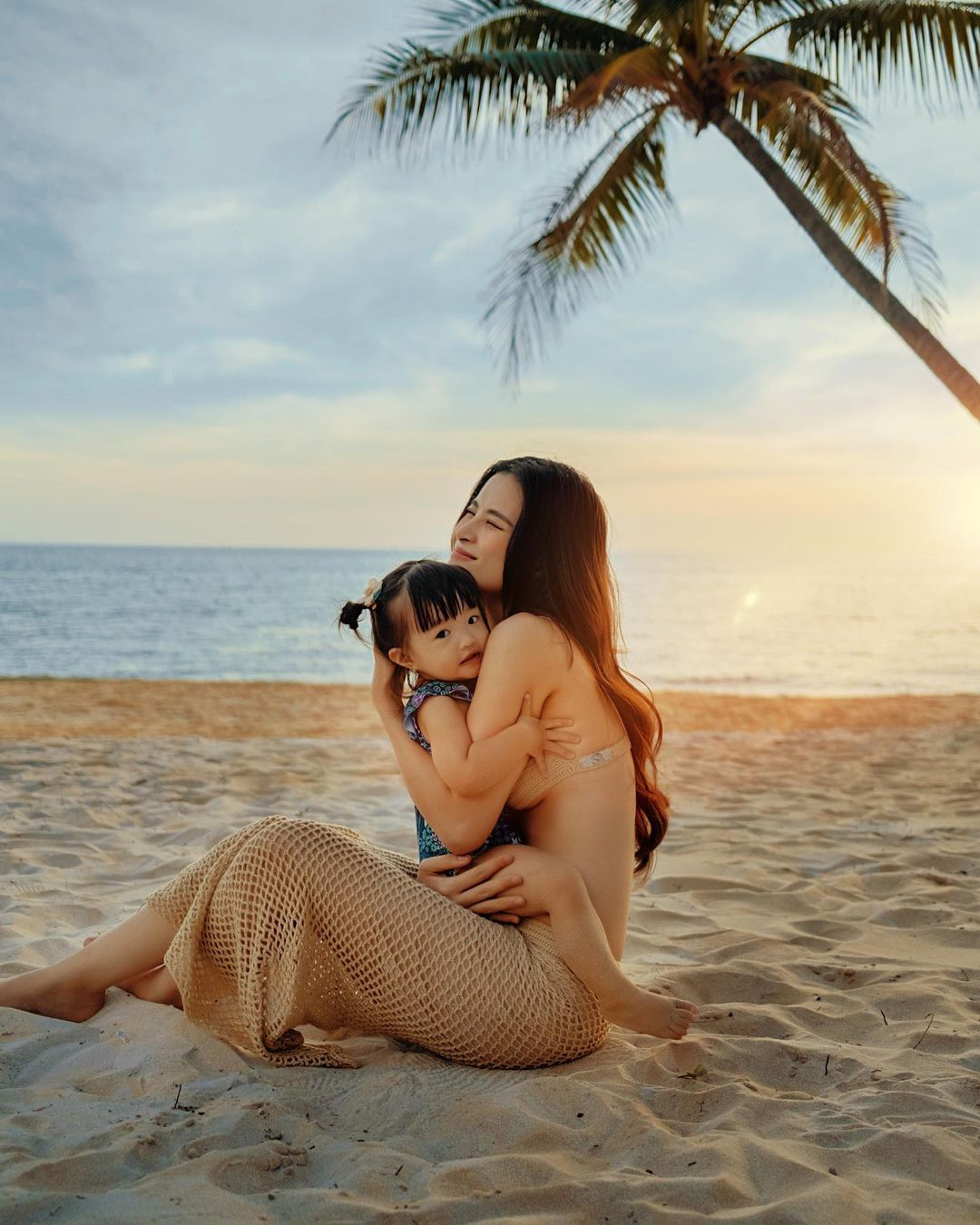 Ảnh nền của Dong Ni với khuôn mặt xinh đẹp By <a href=