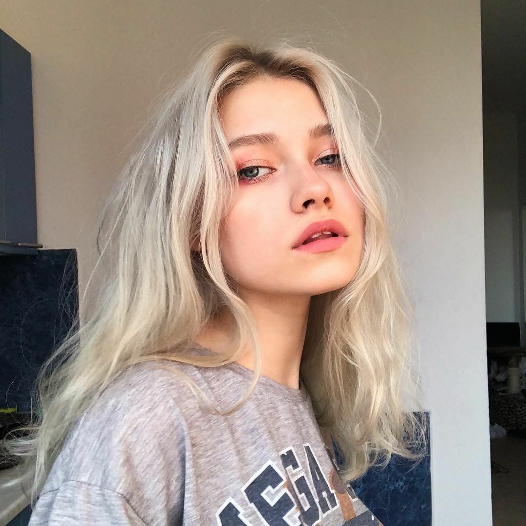 Hình ảnh gái Châu Âu xinh đẹp, thanh lịch