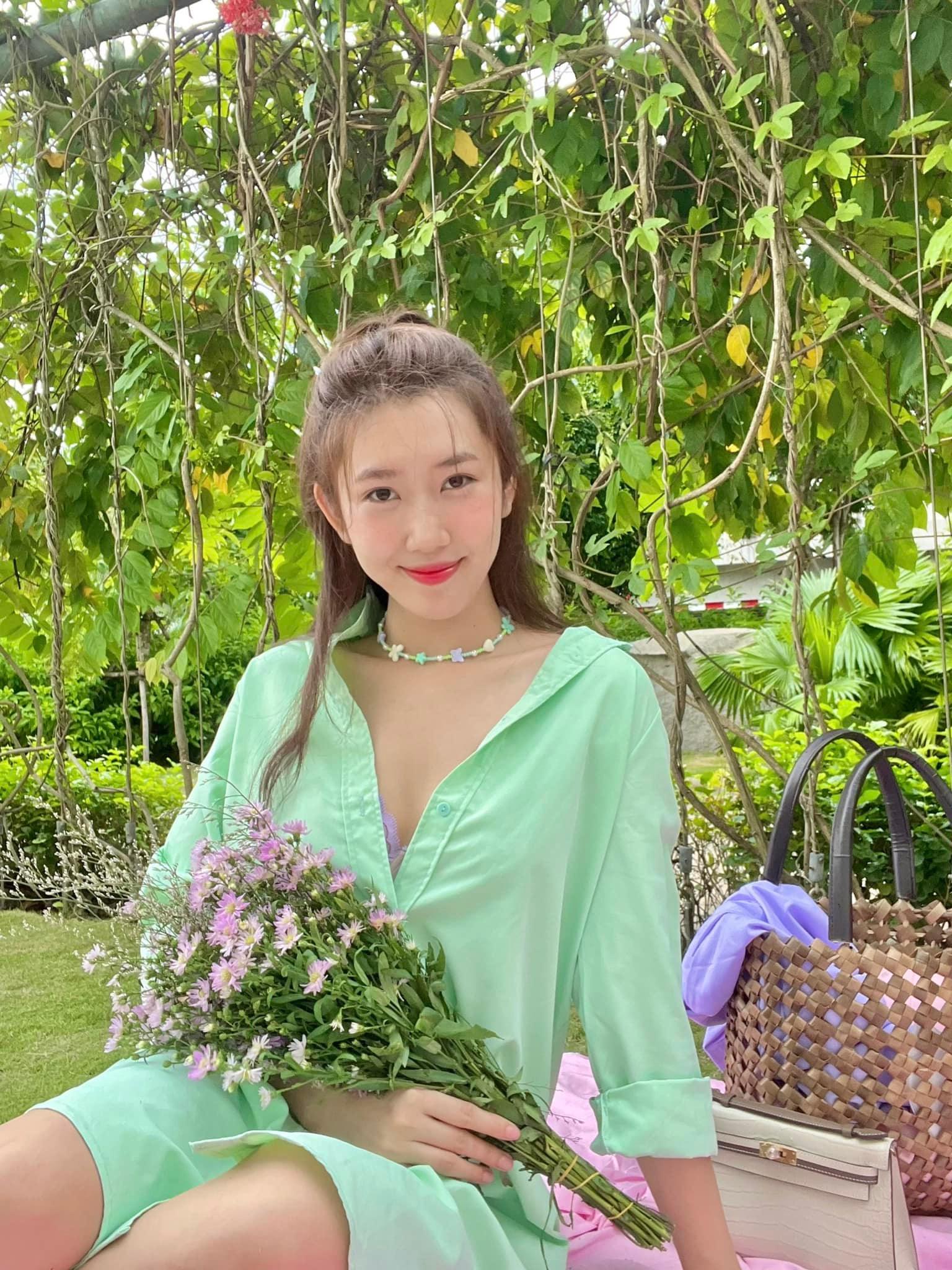 Top Tuy Ngân với gương mặt xinh đẹp <a href=