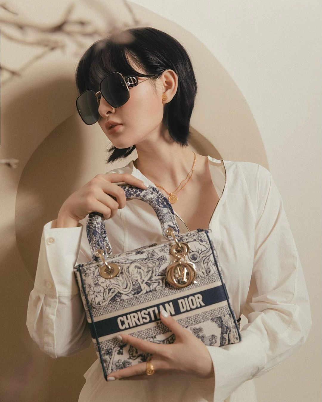 Tải ảnh Hiền Hồ mặc bikini với khuôn mặt xinh đẹp By <a href=